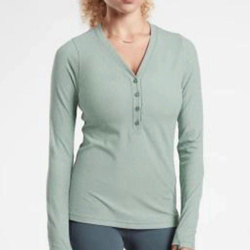 Women's Athleta top,‎ size Medium